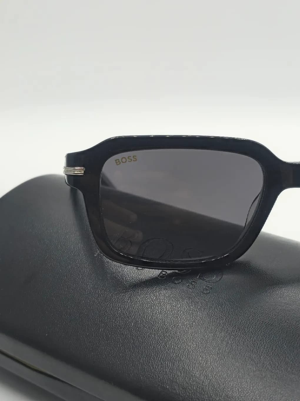 عینک آفتابی هوگوباس مدل Hugo Boss ۱۵۹۶/s — تصویر ۴
