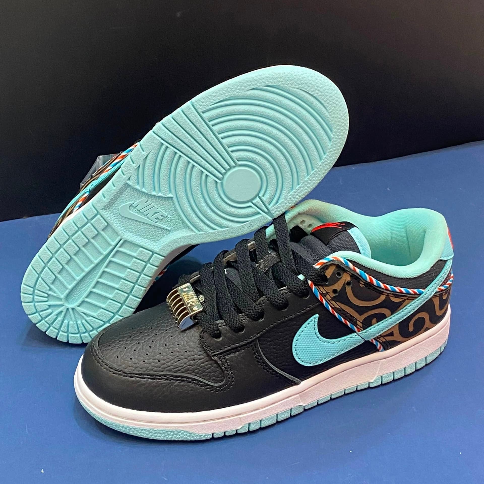 کفش کتونی مردانه نایک دانک لو باربر شاپ Nike Dunk Low Barber Shop — تصویر ۳