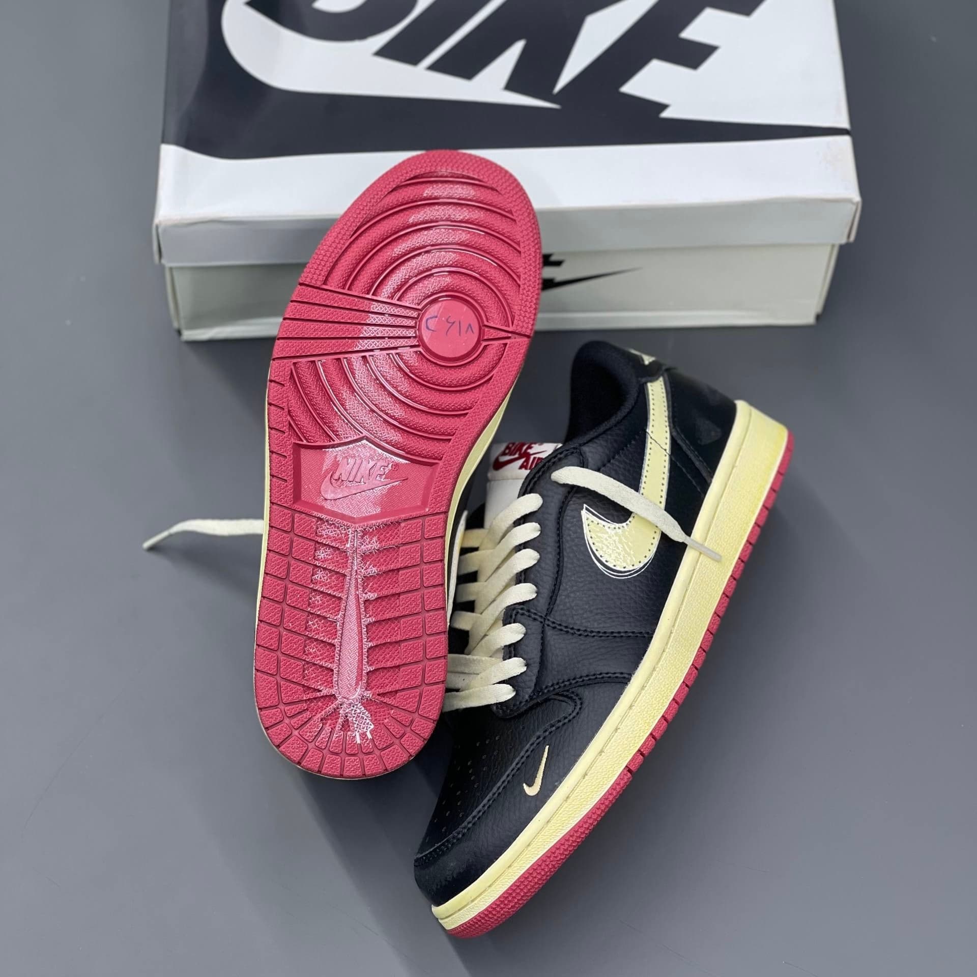 کفش کتونی مردانه نایک ایر جردن 1 لو مستر نایجل سیلوستر Nike Air Jordan 1 Retro Low OG Nigel Sylvester