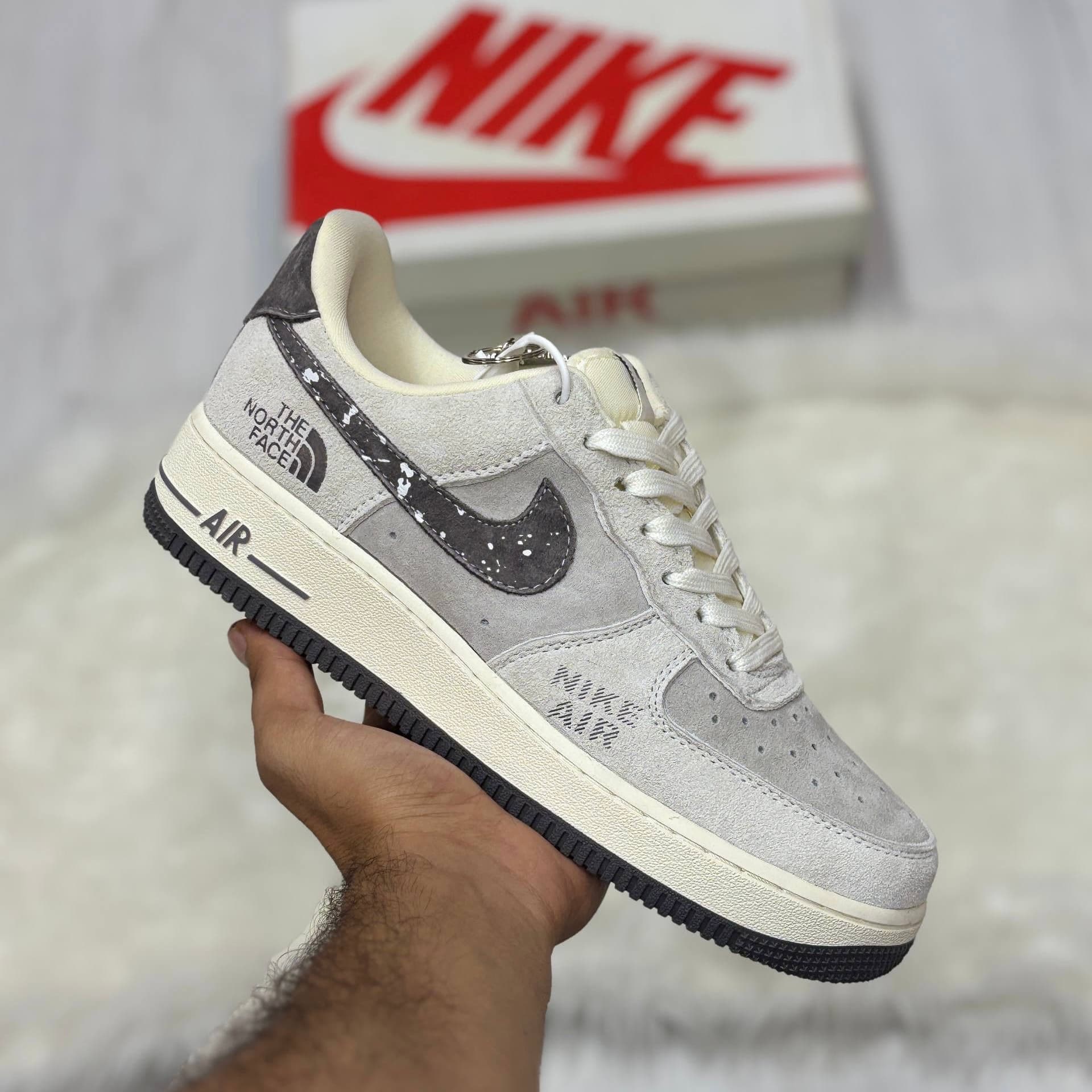 کفش کتونی زنانه و مردانه نایک ایرفورس 1 نورث فیس کاستوم Nike Air Force 1 X NORTH FACE — تصویر ۳