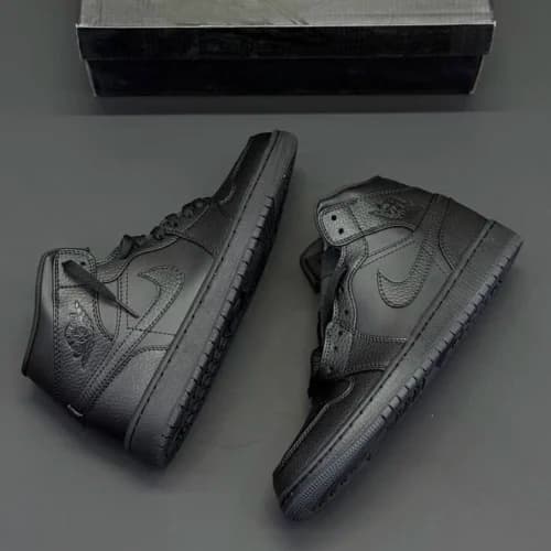 کفش کتونی نایک ایر جردن 1 ساقدار تمام مشکی “Nike Air Jordan 1 mid “Triple Black — تصویر ۸