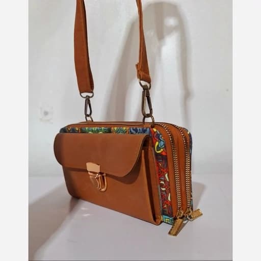کیف زنانه دوشی سنتی و چرم مخمل آلما