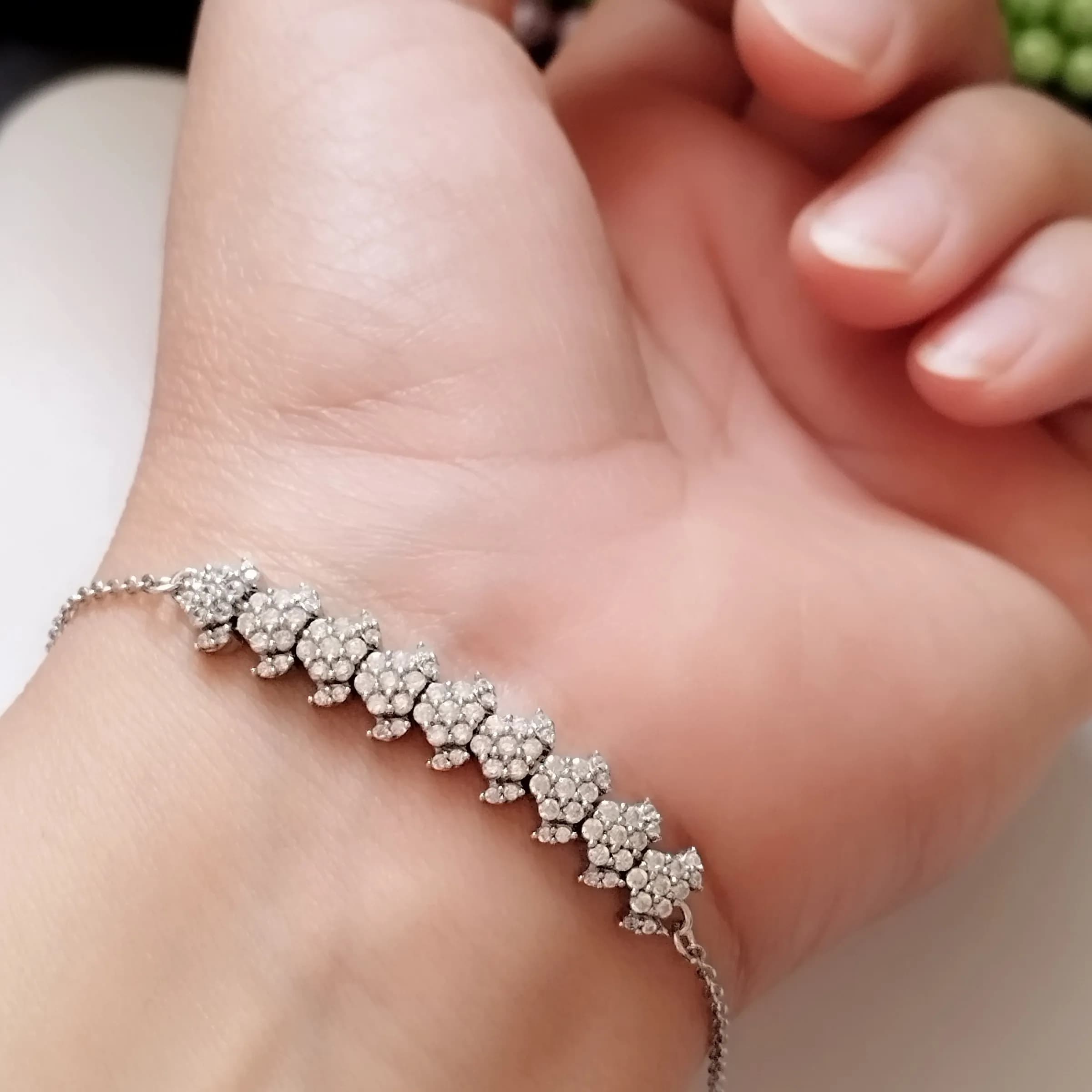 دستبند نقره زنانه عیار 925 طرح جواهری روکش طلا سفید وزن 4.49 گرم — تصویر ۴