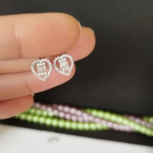 گوشواره نقره زنانه میخی طرح قلب با روکش طلا سفید — تصویر ۹