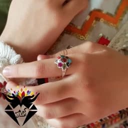 انگشتر نقره چند جواهر زنانه با حرز امام جواد مدل گل — تصویر ۲