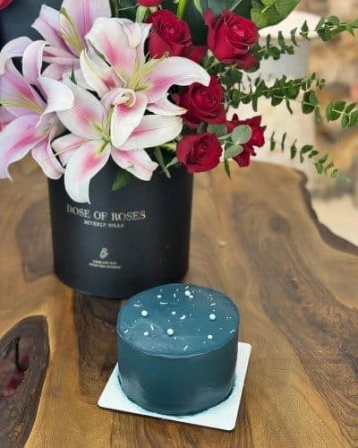 کیک تولد با گل زنانه چهار طبقه