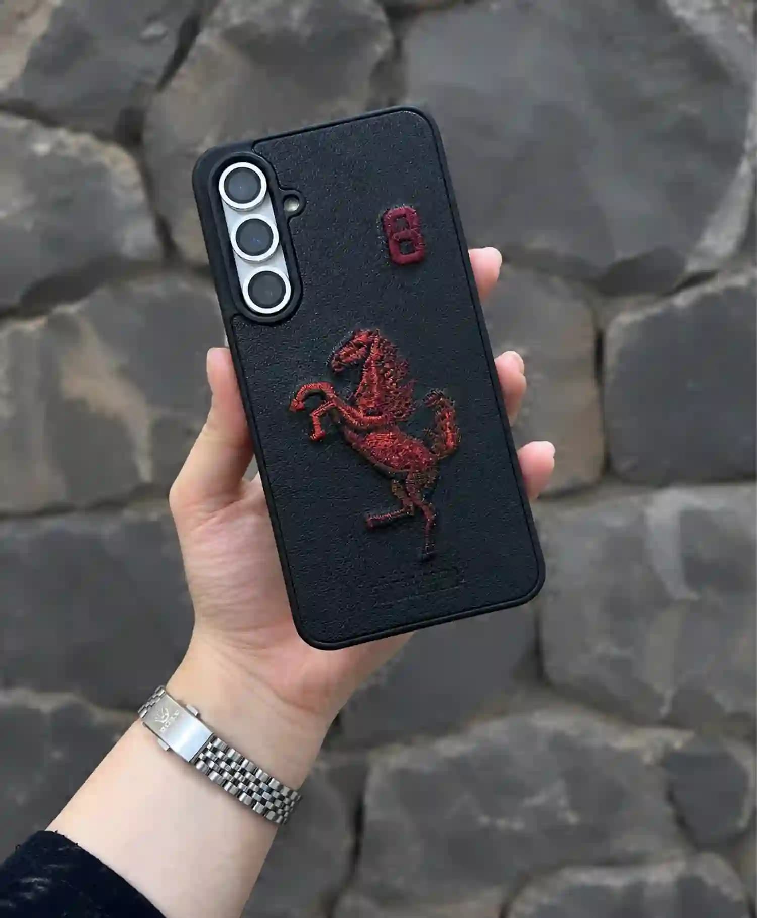 قاب پولو طرح برجسته اسب مشکی گوشی موبایل Samsung S24 FE — تصویر ۲