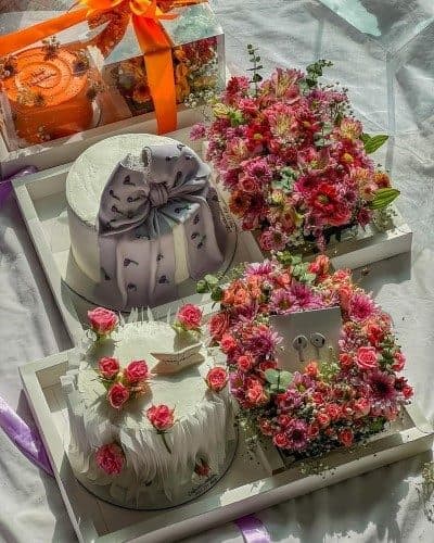 کیک تولد و باکس گل تبریک تولد به همسر