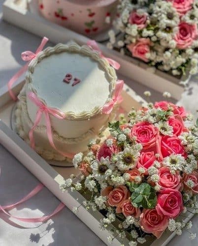 گل تولد و جعبه کیک
