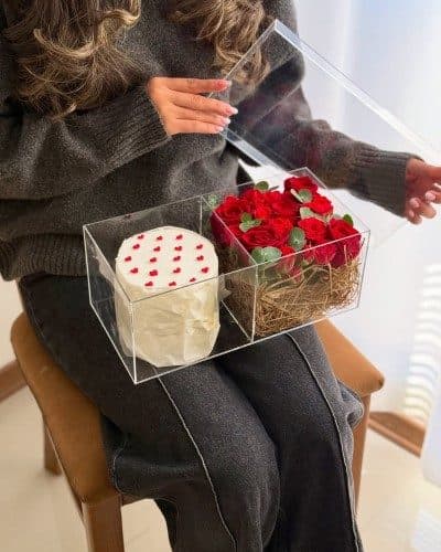 پک هدیه و کیک تولد با گل برای دختر 20 ساله