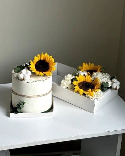 پک هدیه و کیک تولد با گل برای دختر نوجوان