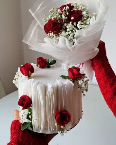پک هدیه و کیک تولد با گل برای دوست دختر