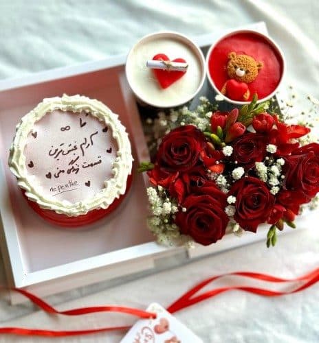باکس گل و کیک تبریک تولد 18 سالگی