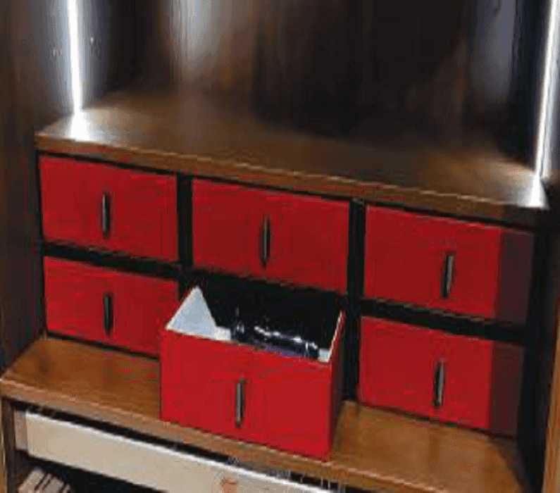 باکس چرمی کشویی رنگ قرمز فرنچ استایل سایز 10*40*27 فانتونی کد J907