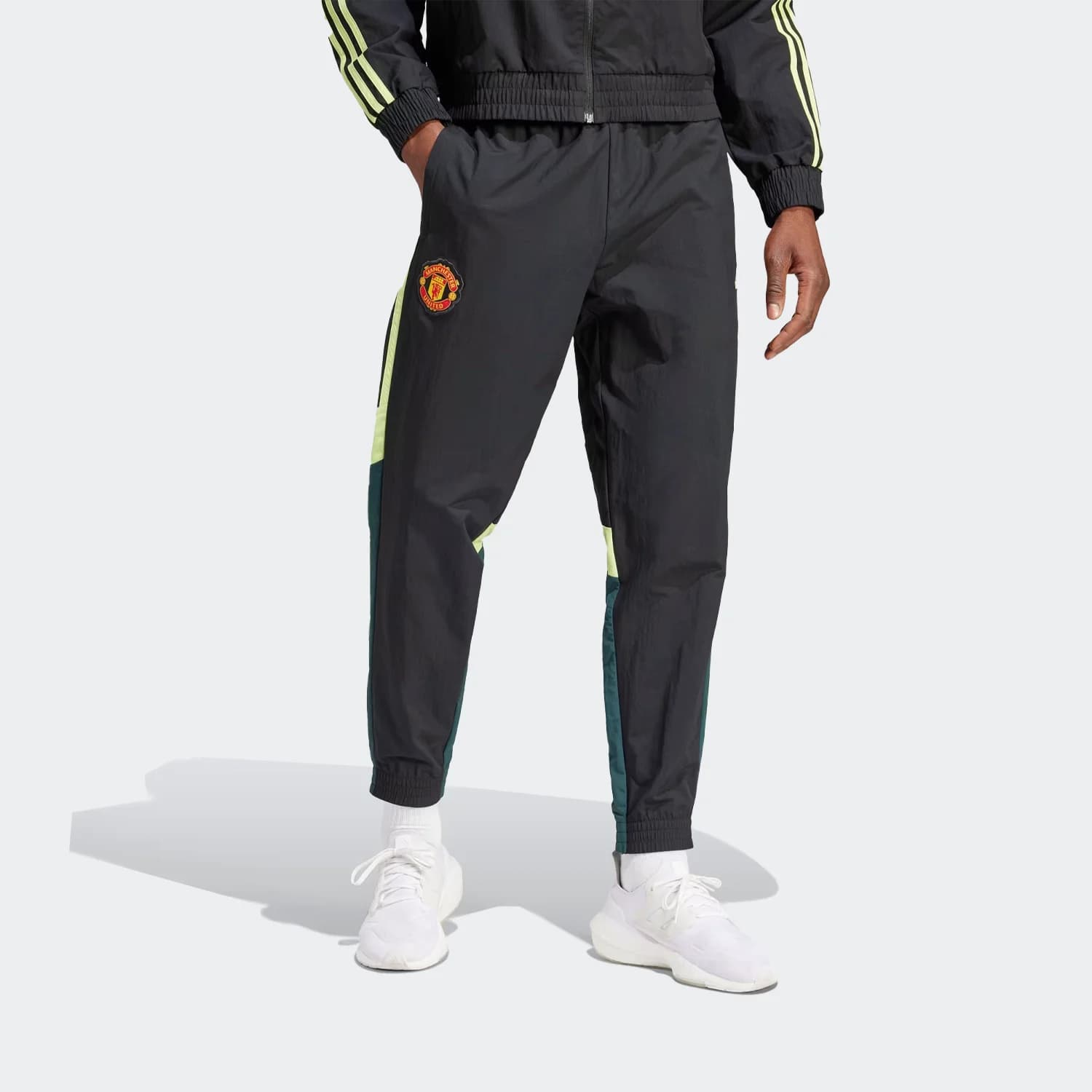شلوار مردانه آدیداس مدل Manchester United Woven Track Pants — تصویر ۲