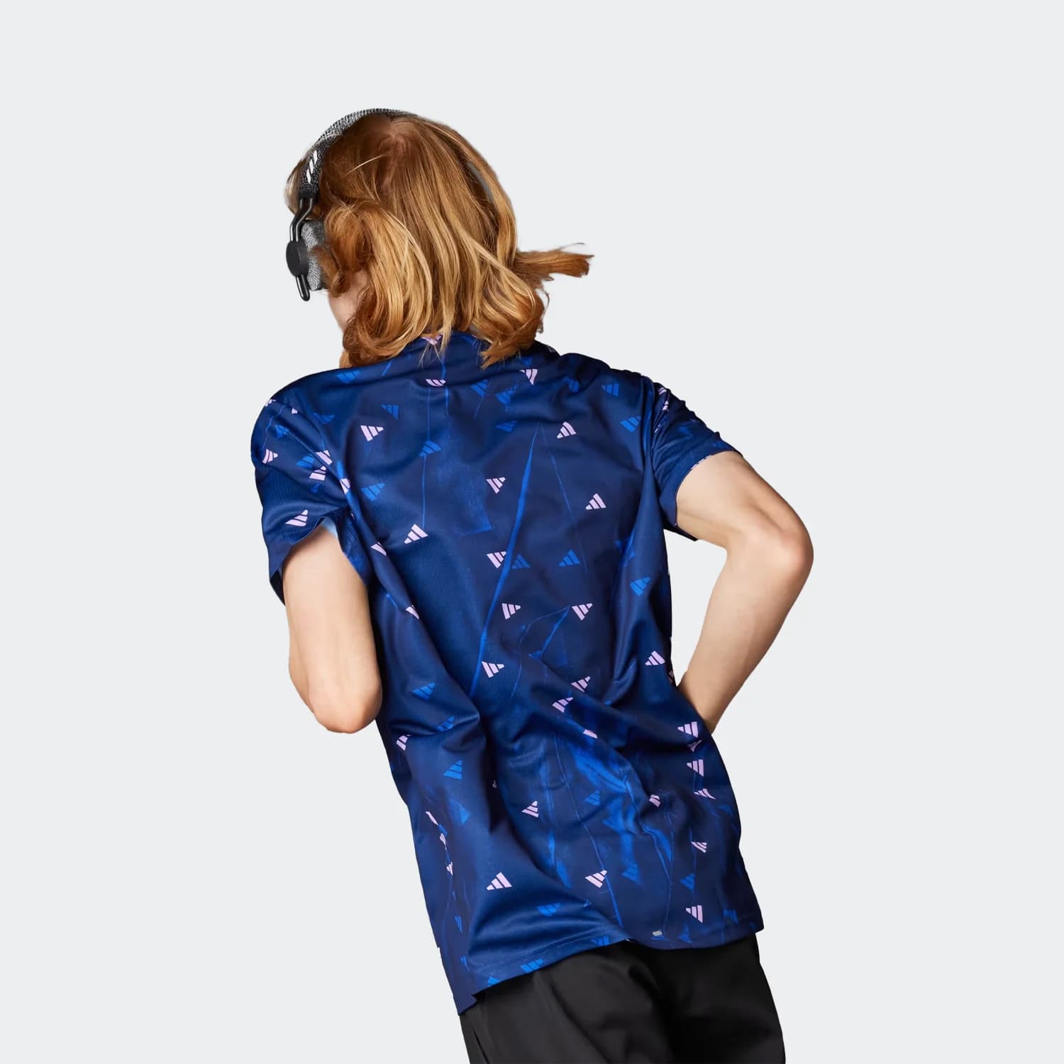 تیشرت مردانه آدیداس مدل Run It Brand Love Tee — تصویر ۳