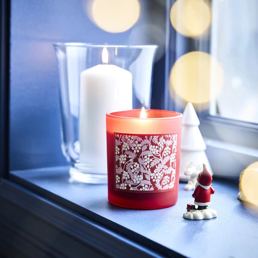 شمع معطر در شیشه ایکیا دارچین و قرمز مدل VINTERFINT — تصویر ۲