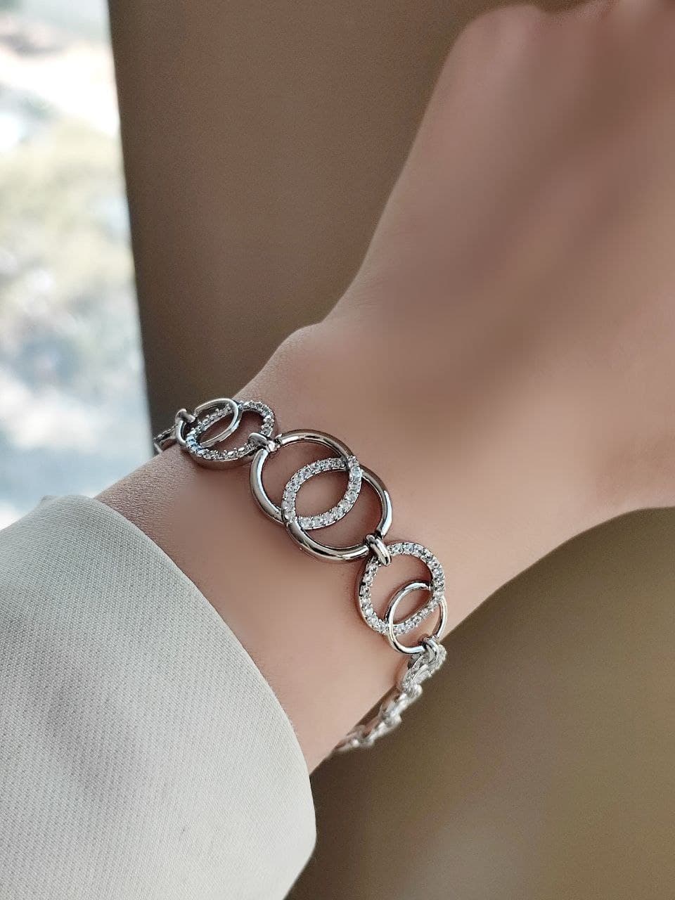 دستبند مارک ژوپینگ سیلور طرح حلقه ای طراحی شیک و ظریف کیفیت عالی رنگ ثابت کد 1216903 — تصویر ۲