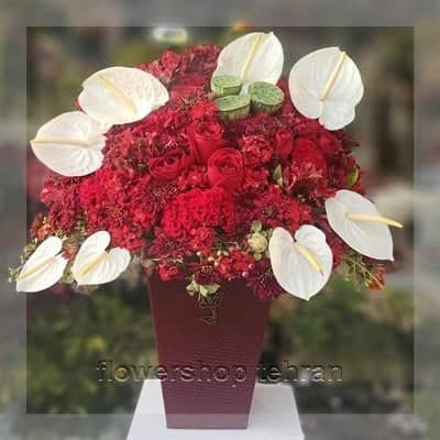جعبه گل تولد خاص برای تبریک صمیمانه و شیک