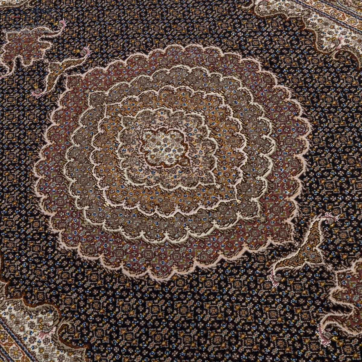 فرش جفت دستباف سه متری چله نخ گل ابریشم ماهی زمینه سرمه ای تبریز کد D02497T — تصویر ۵