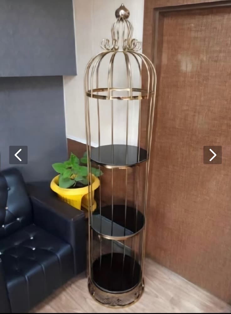 استند سه طبقه گرد مدل تاج رنگ طلایی — تصویر ۲