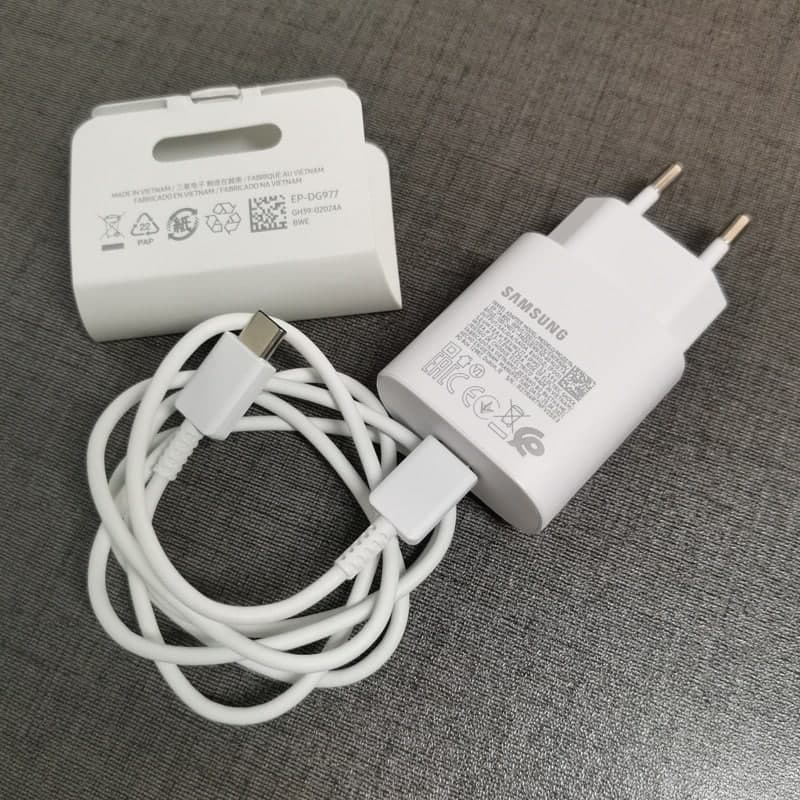 کابل و کلگی شارژر اصلی سامسونگ Z Flip 5 — تصویر ۳