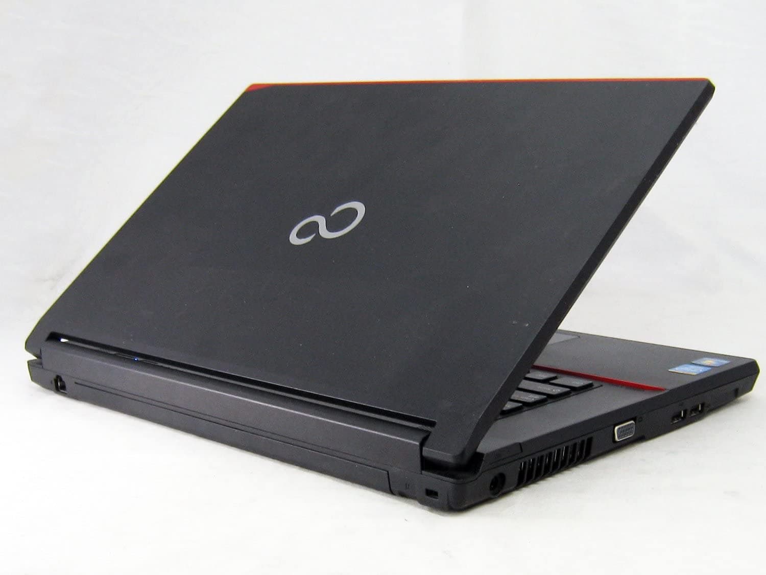 لپ تاپ فوجیتسو Fujitsu LifeBook A553 — تصویر ۲