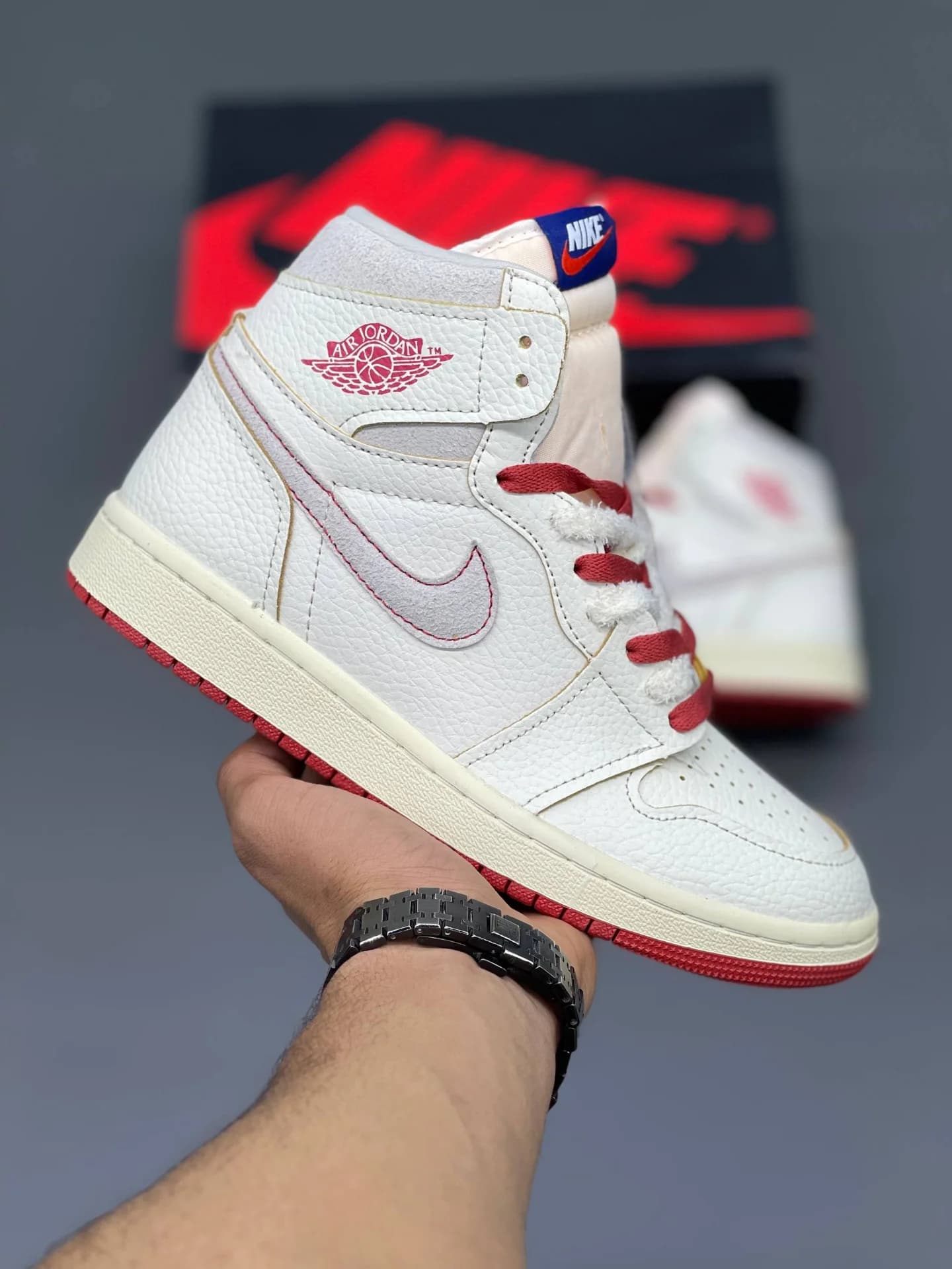 کفش جردن وان ساقدار کرم قرمز Jordan 1 High Cinnabar — تصویر ۲