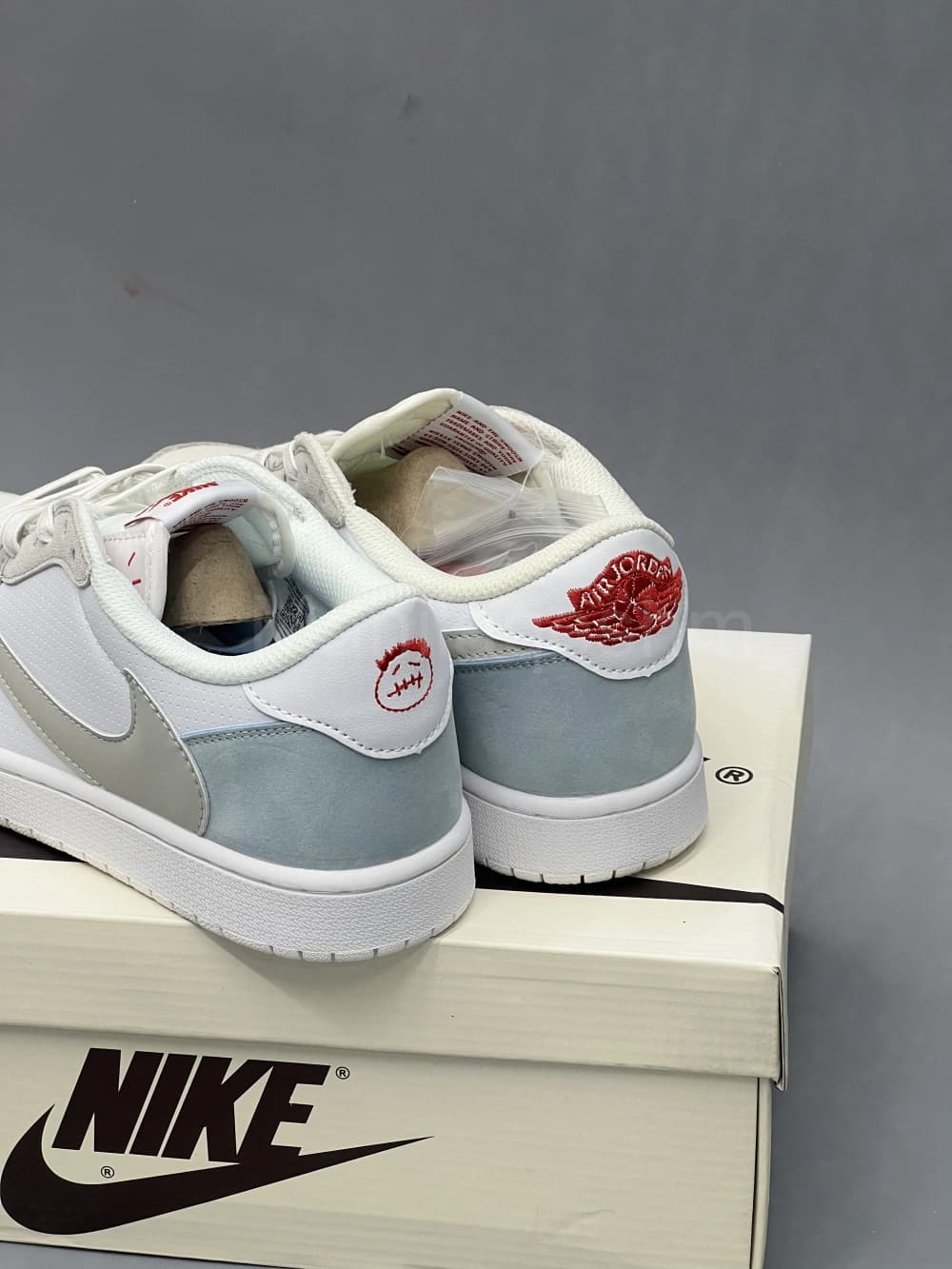 کفش جردن تراویس پاریس Jordan 1 Low Travis Scott Paris — تصویر ۴