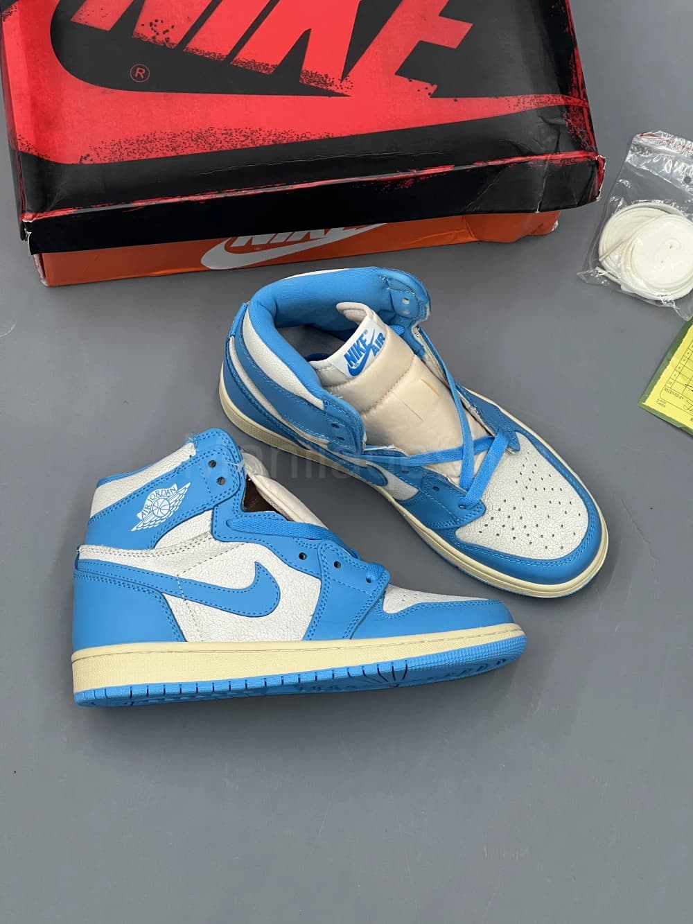 کفش جردن وان ساقدار آبی سفید Jordan 1 Retro High UNC Reimagined — تصویر ۳