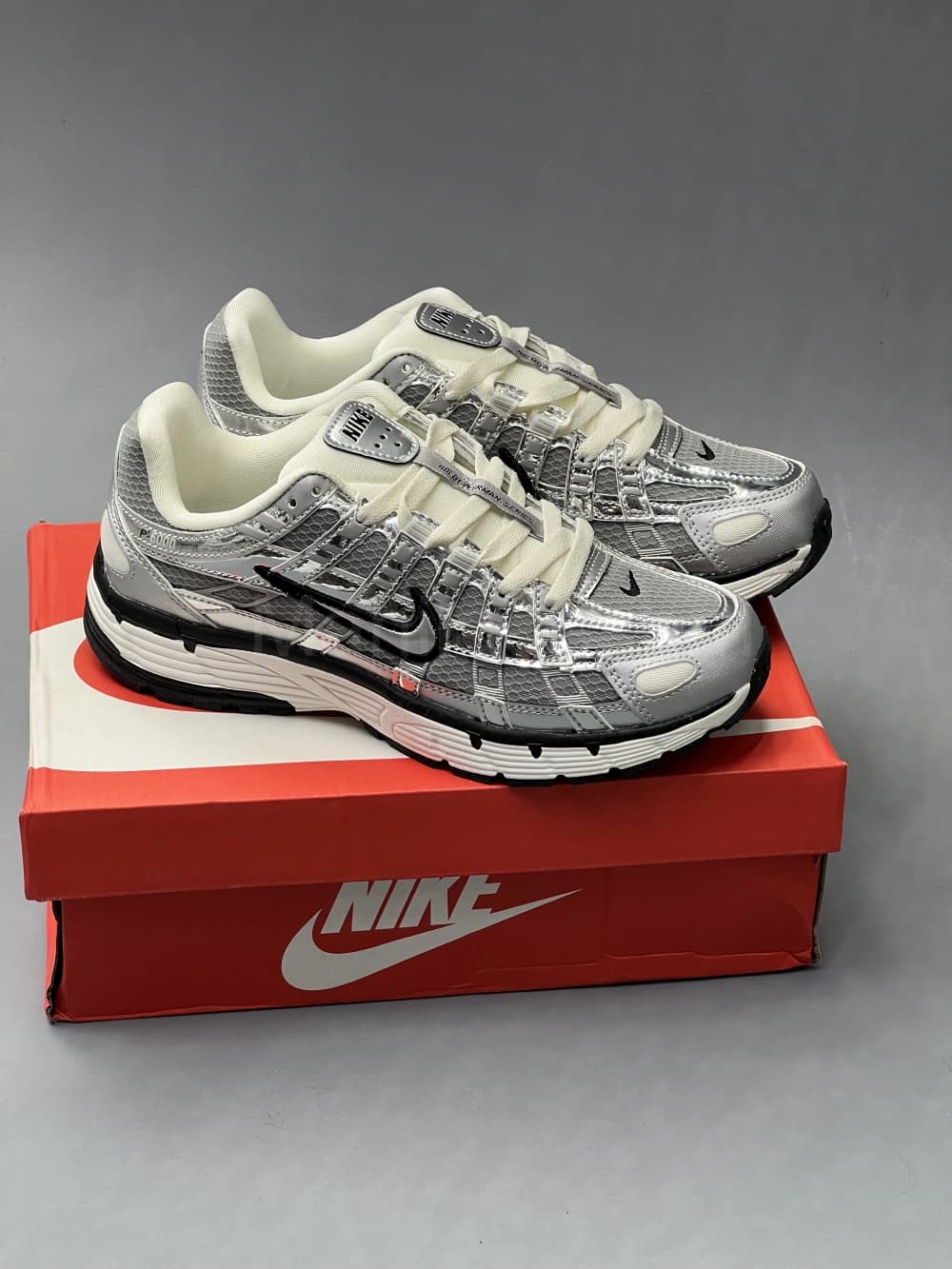 کفش نایک پی 6000 نقره‌ای Nike P-6000 Metallic Silver — تصویر ۳
