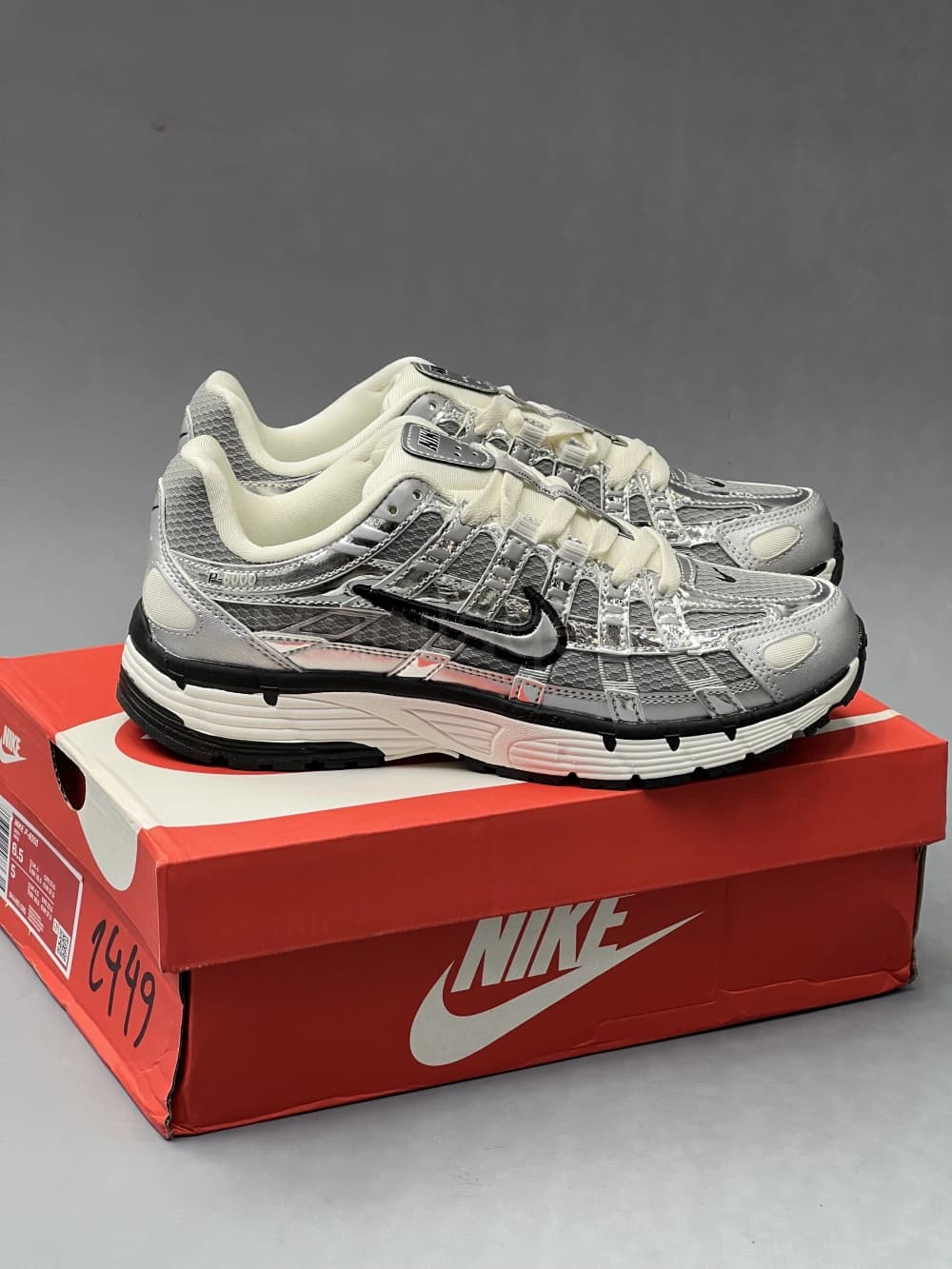 کفش نایک پی 6000 نقره‌ای Nike P-6000 Metallic Silver — تصویر ۲