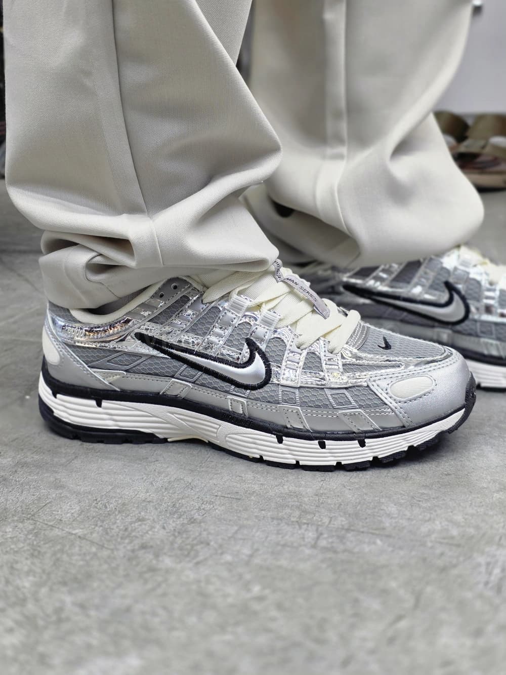 کفش نایک پی 6000 نقره‌ای Nike P-6000 Metallic Silver — تصویر ۴