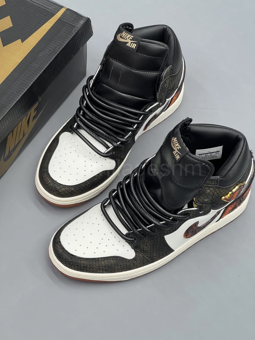 کفش جردن وان ساقدار ژانوو سال مار Jordan 1 Retro High OG Xuanwu — تصویر ۳
