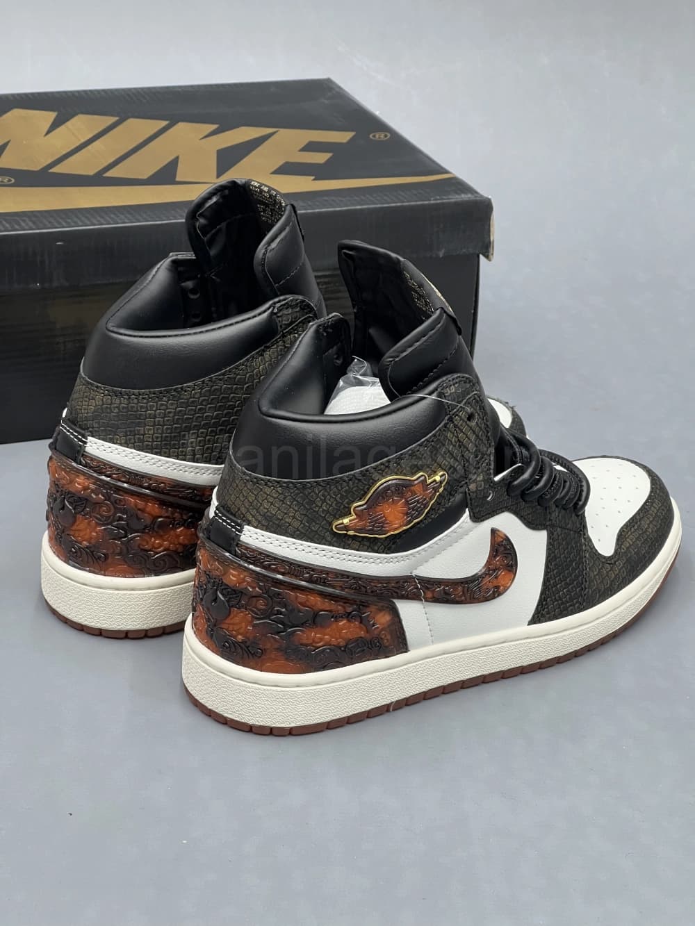 کفش جردن وان ساقدار ژانوو سال مار Jordan 1 Retro High OG Xuanwu — تصویر ۲