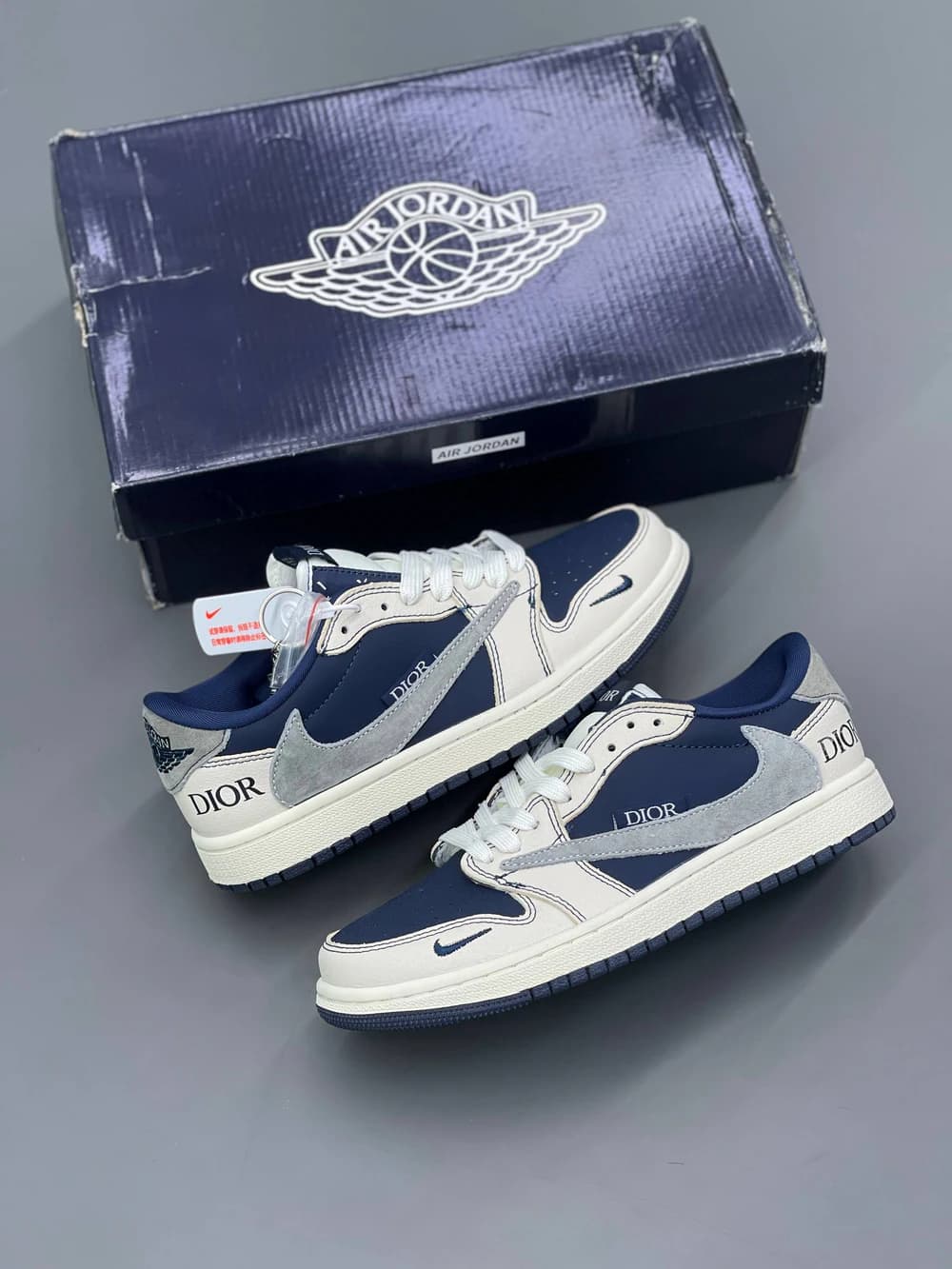 کفش جردن تراویس دیور سرمه‌ای Jordan 1 x Travis Scott — تصویر ۳