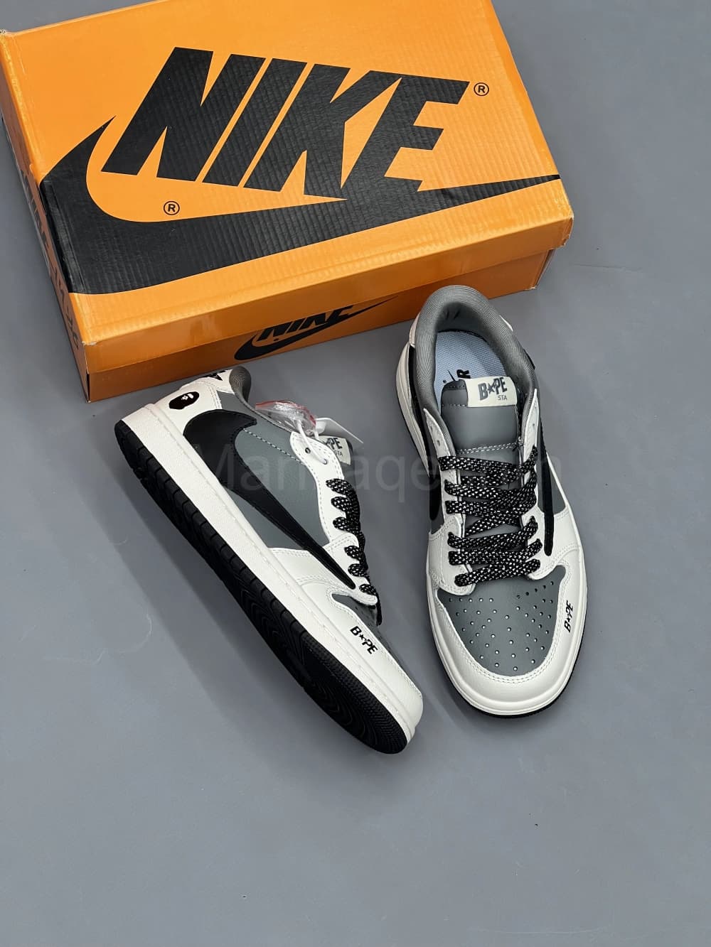 کفش جردن تراویس بیپ طوسی سفید Jordan 1 x Travis Scott — تصویر ۳