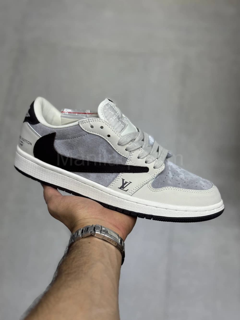 کفش جردن تراویس لویی ویتون کرم طوسی Jordan 1 x Travis Scott