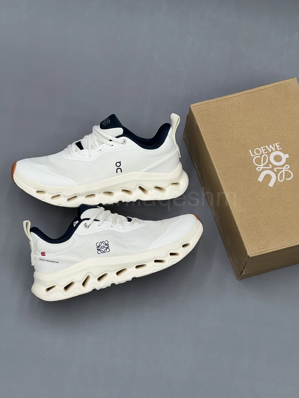 کتونی آن رانینگ لووه کرم سرمه‌ای On Running x Loewe