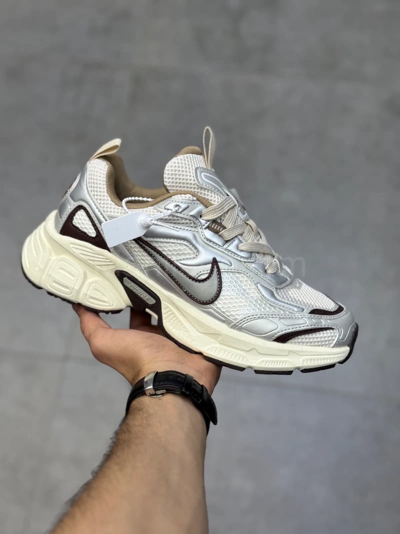 کفش نایک وی فایو کی نقره‌ای کرم Nike V5K RUN Silver Cream