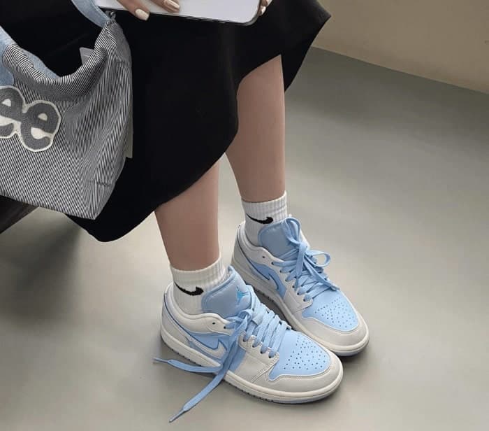 نایک جردن وان آبی یخی Jordan 1 Low SE Reverse Ice Blue — تصویر ۴