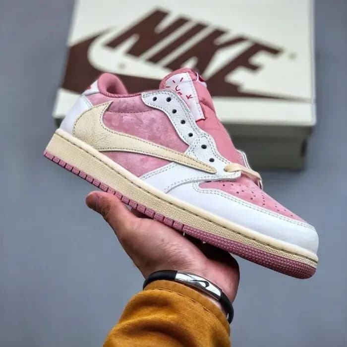 کتونی جردن تراویس صورتی کرم Jordan 1 Low Travis Scott shy pink