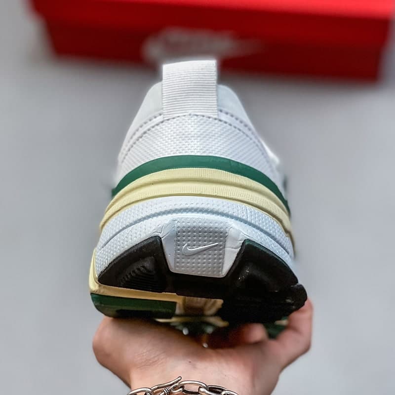 کتونی نایک وی تو کی ران سفید سبز NIKE V2K RUN — تصویر ۴