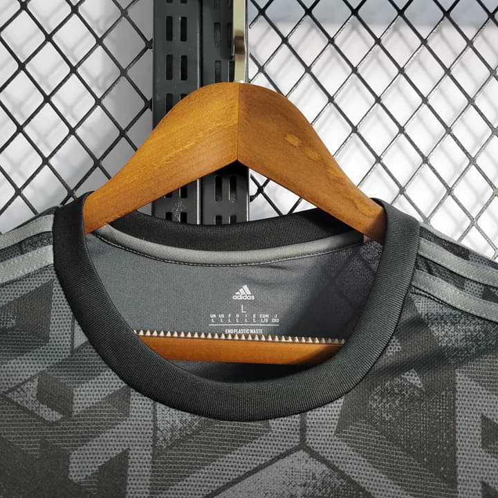 لباس دوم آرسنال 2022/2023 — تصویر ۴