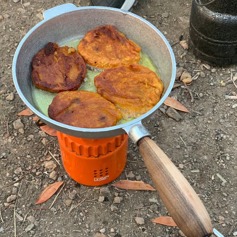تابه روسی آلومینیومی 27 سانتی برای پخت و پز – ماهیتابه سفید — تصویر ۴
