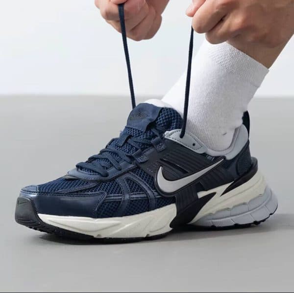 نایک وی تو کی ران سورمه ای Nike V2K Run Shoes — تصویر ۲