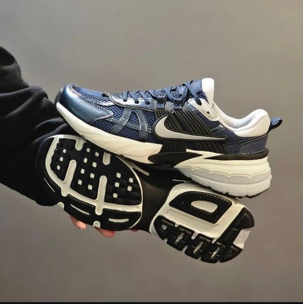 نایک وی تو کی ران سورمه ای Nike V2K Run Shoes — تصویر ۵