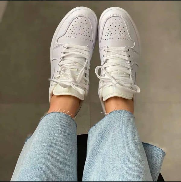 نایک ایرجردن وان چرم سفید رنگ مستر Air Jordan 1 Low SE Shoes Low-top — تصویر ۴