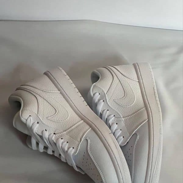 نایک ایرجردن وان چرم سفید رنگ مستر Air Jordan 1 Low SE Shoes Low-top — تصویر ۵