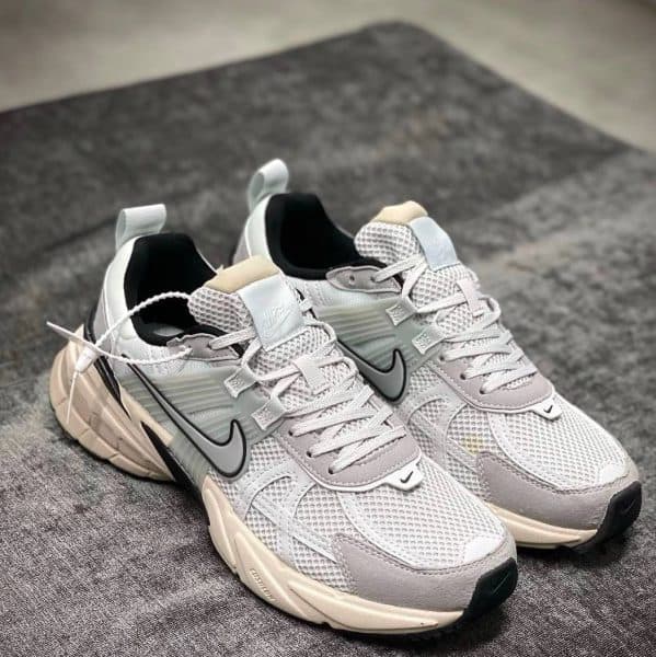 کفش کتونی نایک وی تو کی ران Nike V2K Run Shoes — تصویر ۲
